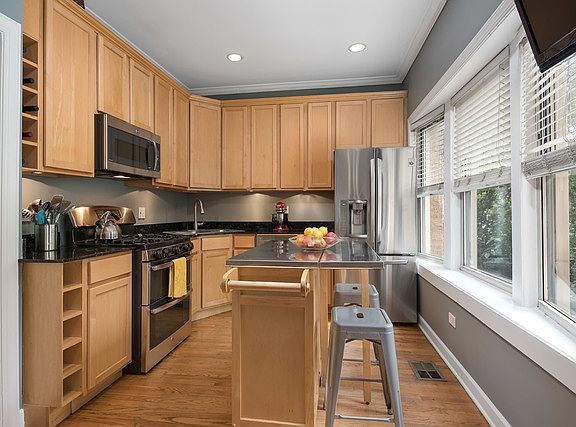 5th image of 4043 N Southport Ave #1