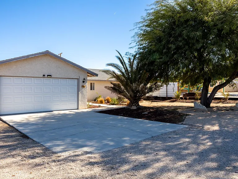 5633 Abronia Ave — Photo 1