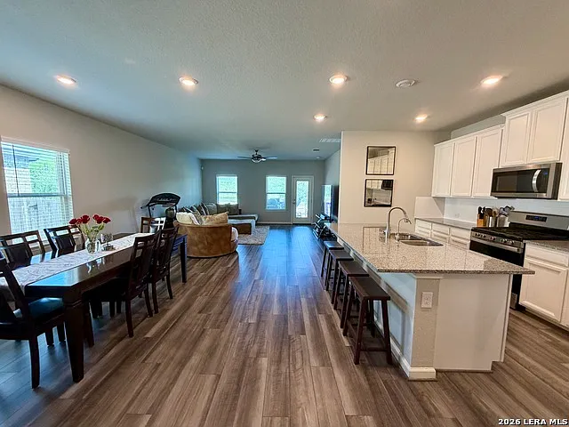 4 bed, 3.5 bath, 2886 sqft, $2,750 — Photo 2