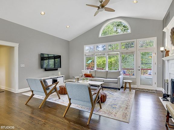 3rd image of 1905 Glen Oak Dr