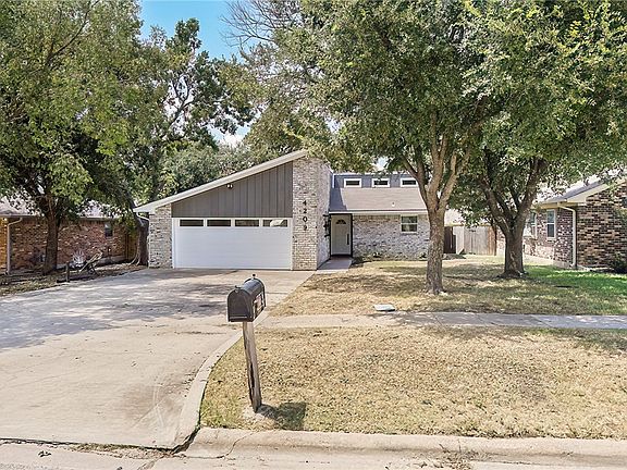 2nd image of 4209 Woodcrest Dr
