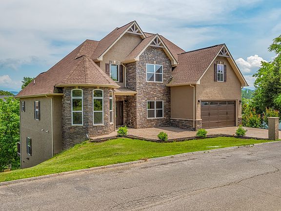 3rd image of 1202 Foxwood Dr