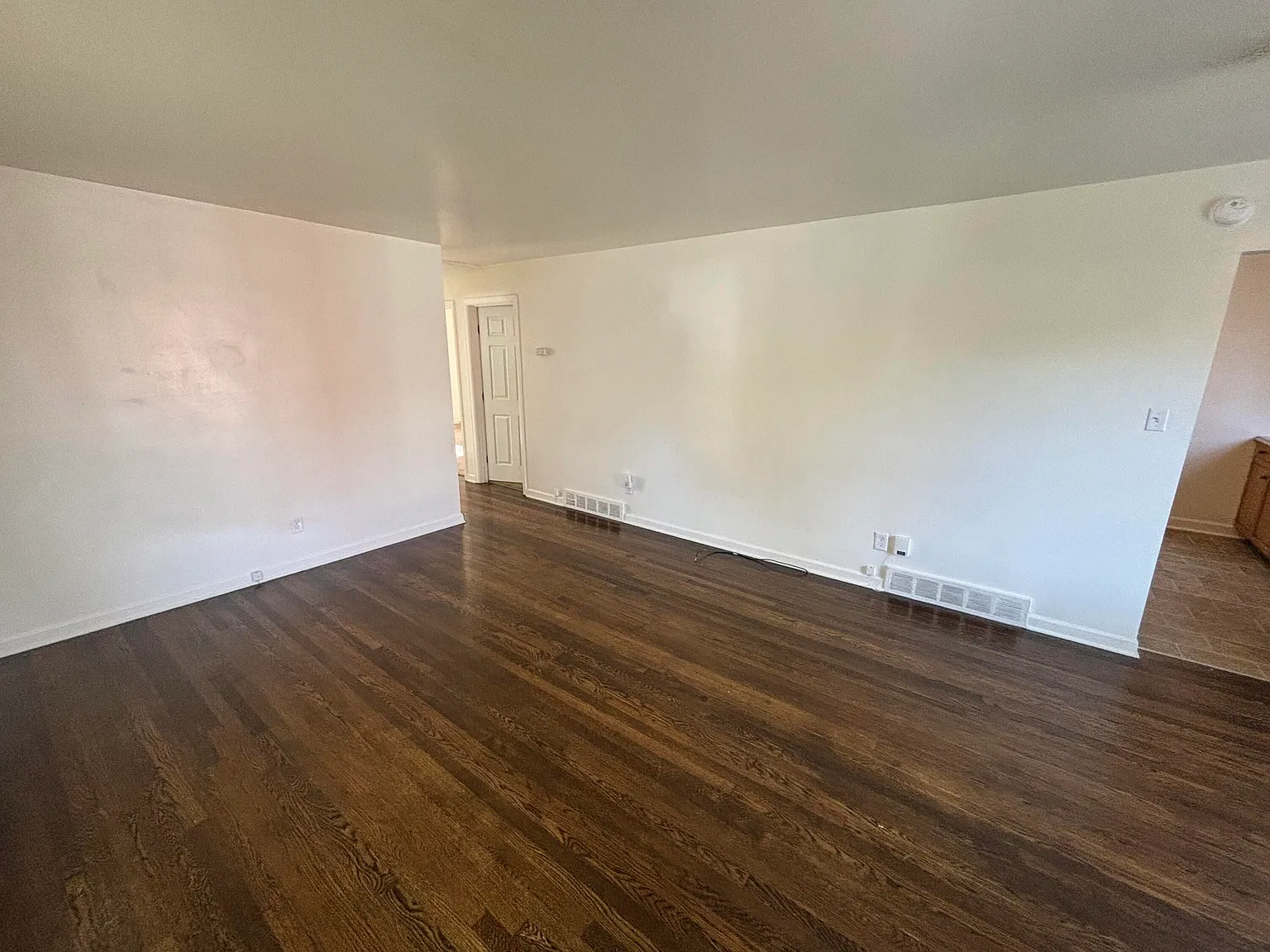 3 bed, 1.0 bath, 1000 sqft, $1,495 — Photo 2
