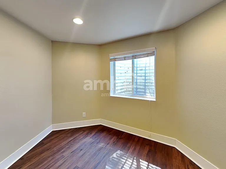 13725 Kearney St — Photo 35