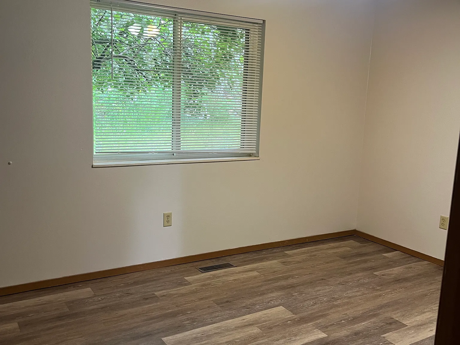 3 bed, 1200 sqft, $1,400 — Photo 4