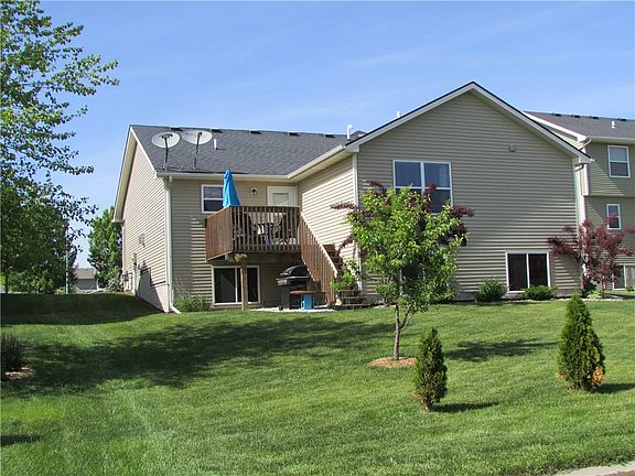 4th image of 680 SE Wood Creek Dr