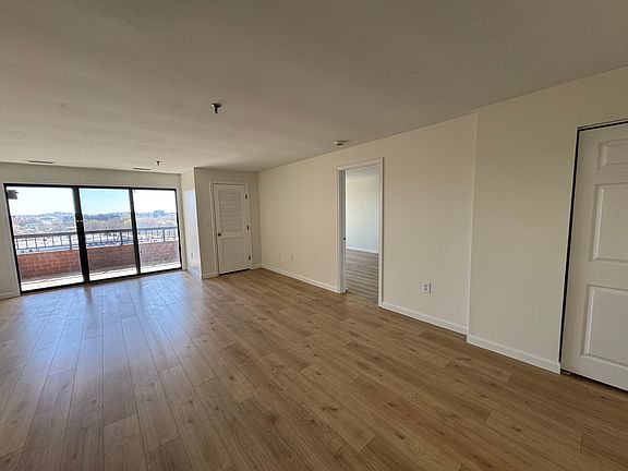 3rd image of 3920 Mystic Valley Pkwy APT 912
