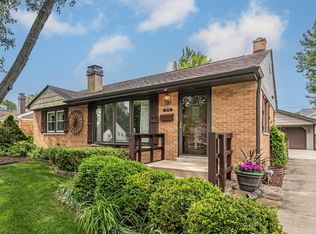 20 N Warrington Rd, Des Plaines, IL 60016