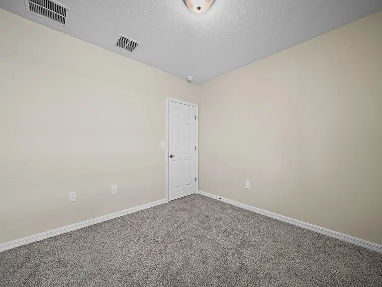 520 Kennedy Dr — Photo 14