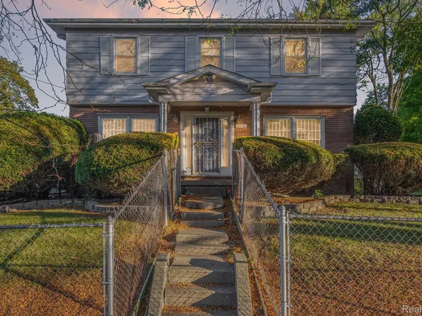 918 W McClellan St, Flint, MI 48504