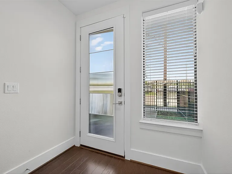 2401 Crawford St #C3D — Photo 4