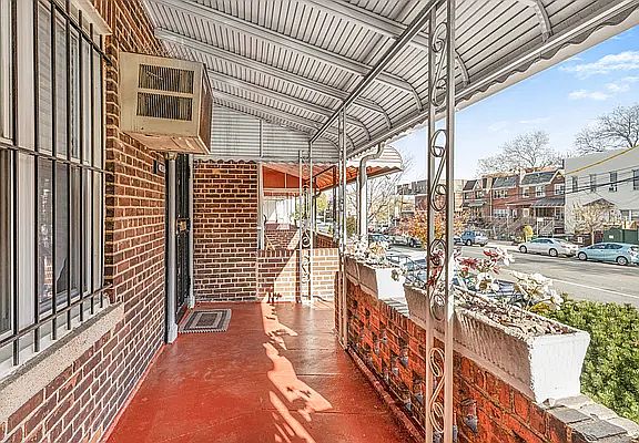 2nd image of 4828 39th St