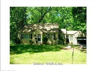 35 Walker Ln, Bloomfield, CT 06002