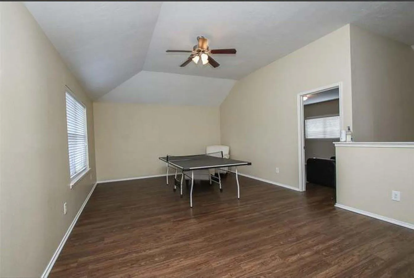 5 bed, 2.5 bath, 2535 sqft, $2,800 — Photo 4