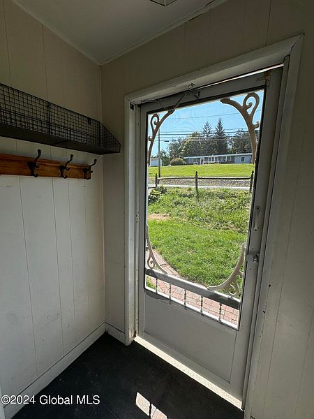 4th image of 261 Whiteview Road