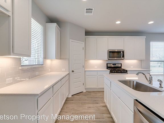 3rd image of 100 Driftwood Hills Way