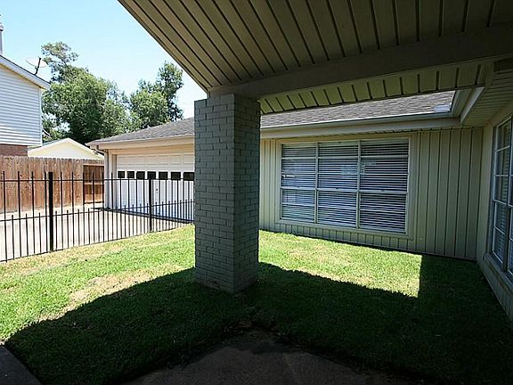 3rd image of 810 Lake Villa Dr