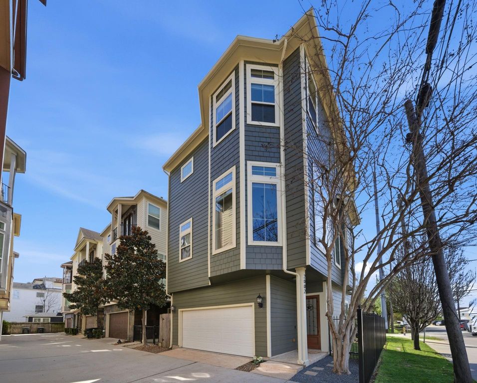 2002 Sabine St