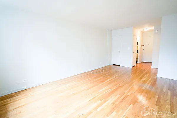 Rented by City Connections Realty | media 10