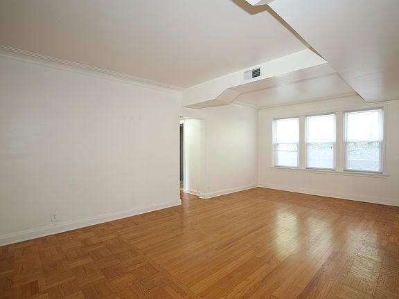 5th image of 745 Westwood Dr #3