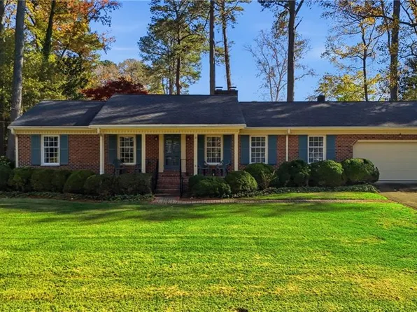 2829 Meadow Wood Dr W, Chesapeake, VA 23321