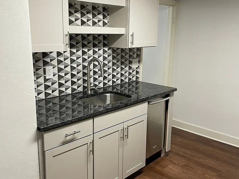 833 Grand Apartments — Photo 40