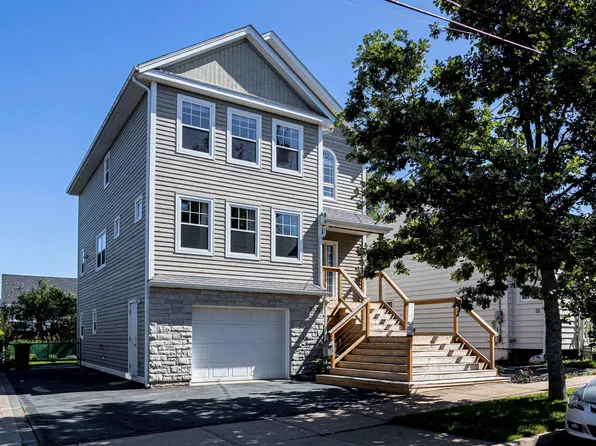 3671 Rosemeade Ave, Halifax, NS B3K 4L9