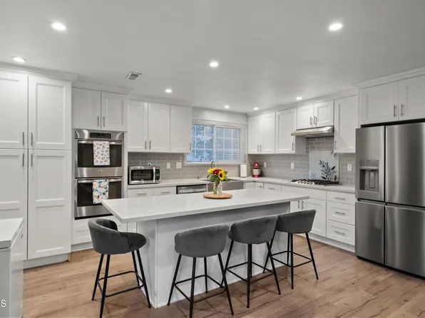 23820 Hartland St, West Hills, CA 91307