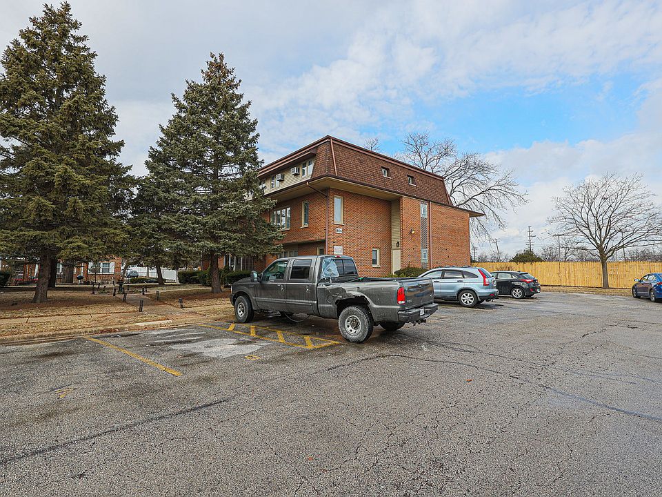 1st image of 806 W Saint James St Unit 2SW