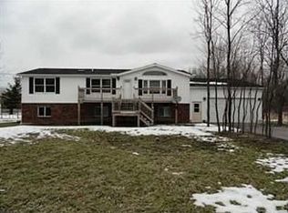 3197 Saunders Settlement Rd, Sanborn, NY 14132
