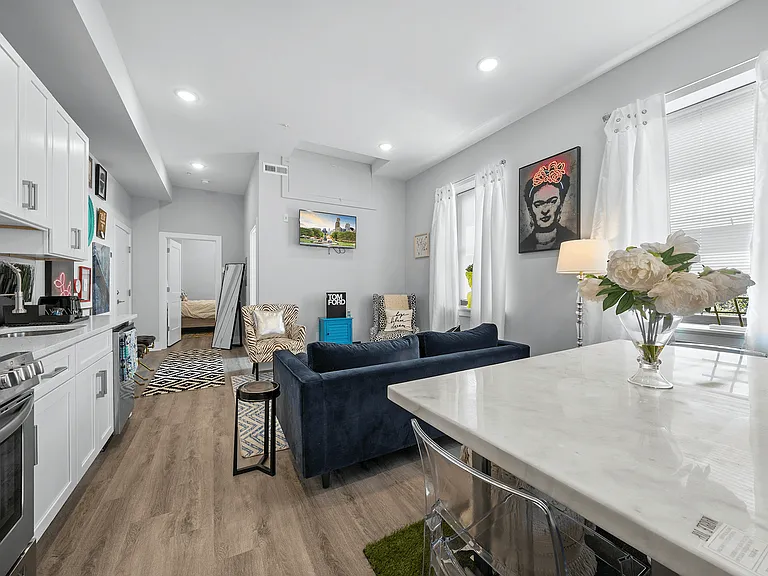 Dickinson Lofts — Photo 32
