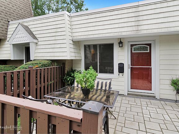 2nd image of 85 Glen Hollow Dr