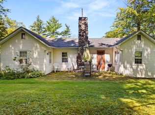 7 Mahkeenac Heights Rd, Stockbridge, MA 01262