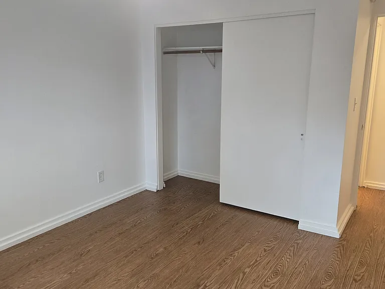 Townvue Heights Apartments — Photo 10