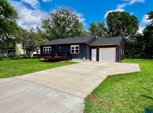 406 S Court St, Elk Point, SD 57025