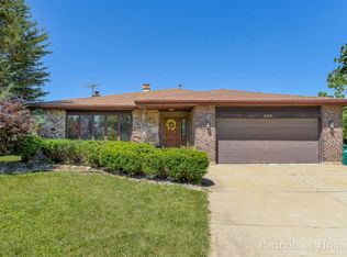 444 Wesley Ln, Westmont, IL 60559