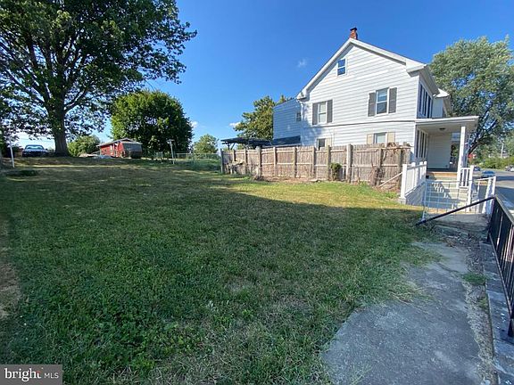 3rd image of 747 Spruce St