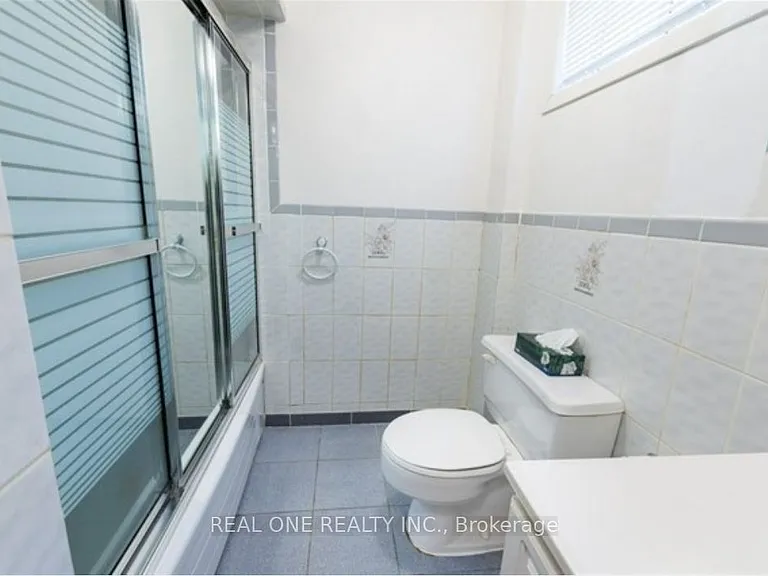 114 Palmerston Ave #BASEMENT — Photo 3