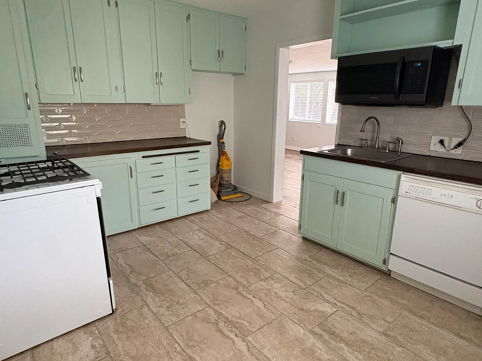 2 bed, 1025 sqft, $1,850 — Photo 4
