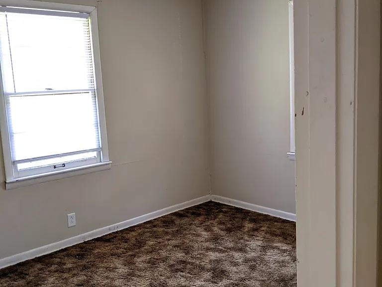 125 Whiteside St — Photo 6