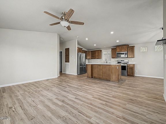 4th image of 3104 E BROADWAY Road #195