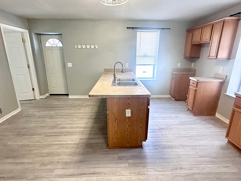 1751 Clara St — Photo 17