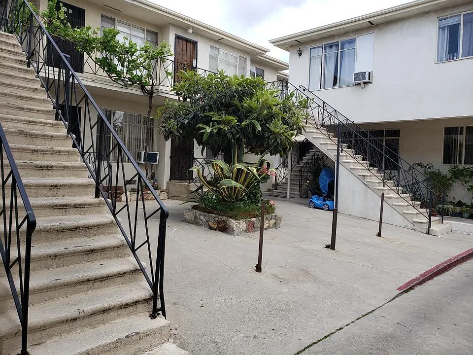 1618 N Hobart Blvd #14