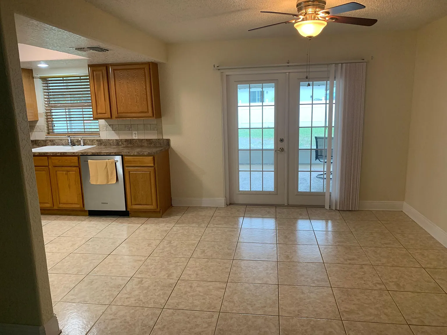3 bed, 1316 sqft, $1,900 — Photo 4