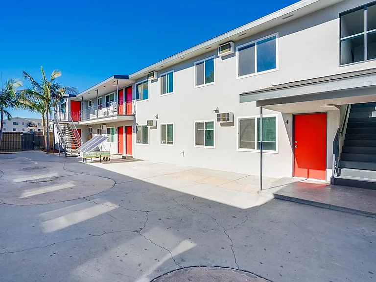900 Alamitos Ave — Photo 11