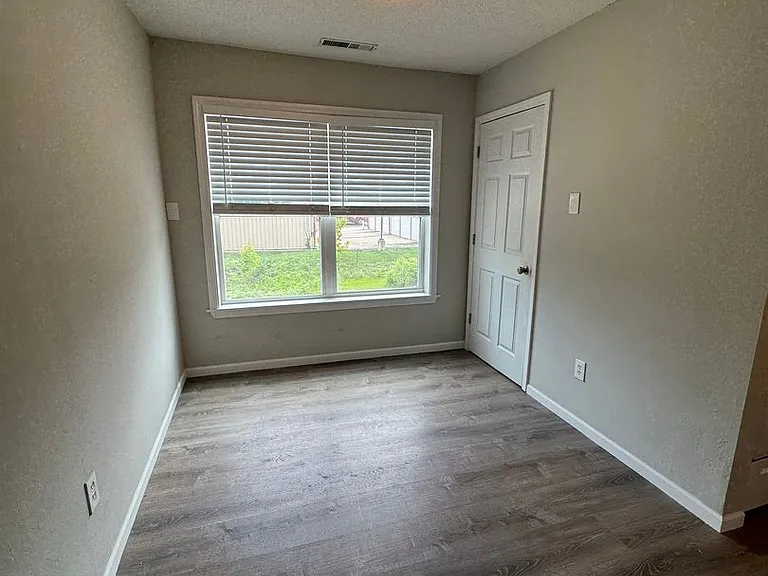 4216 W Bethany Dr — Photo 5