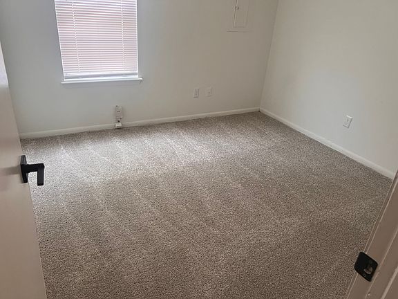 3rd image of 141 Bassett Ave #141