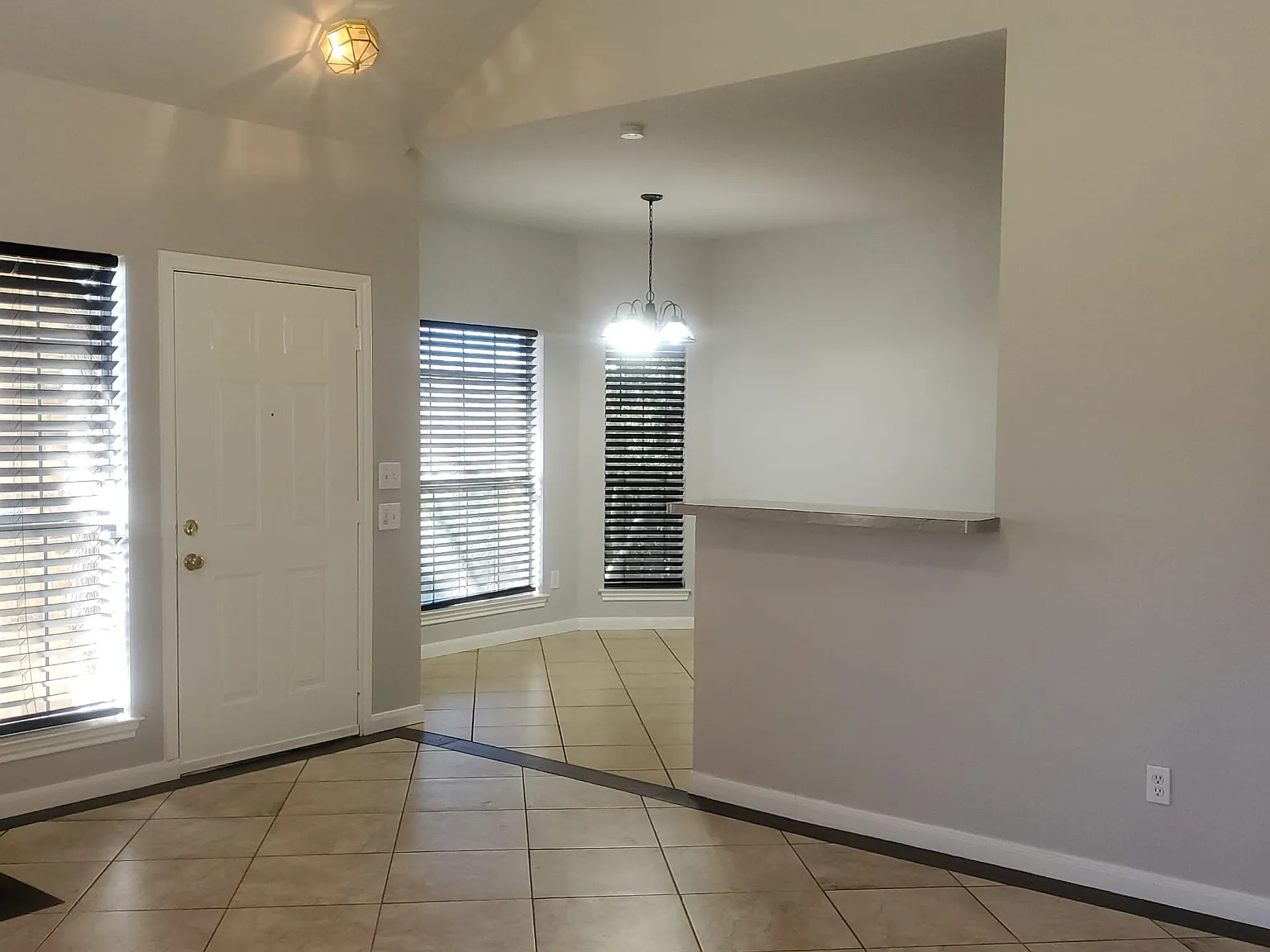 3 bed, 2.5 bath, 1421 sqft, $2,080 — Photo 3