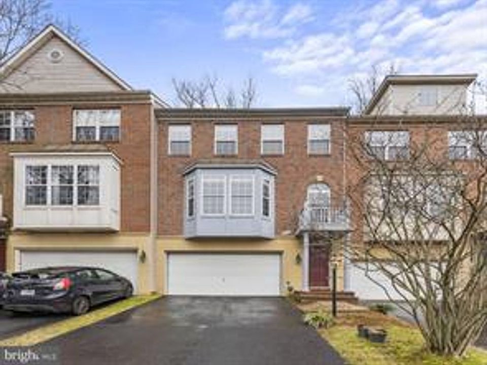 1st image of 8873 Royal Doulton Ln