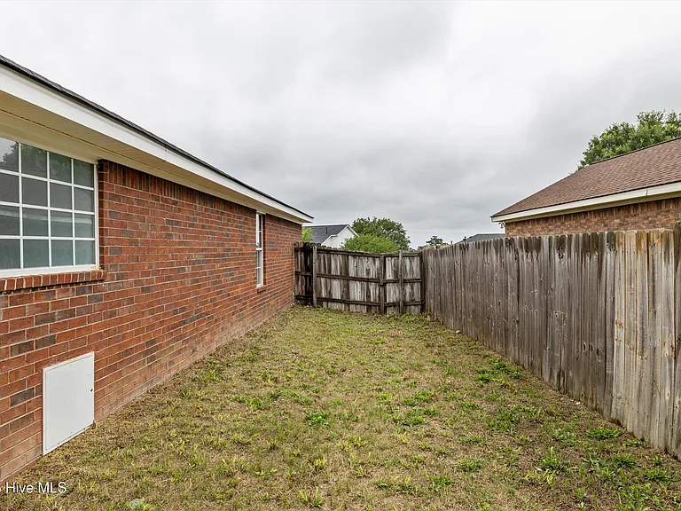 546 Jackson St — Photo 39